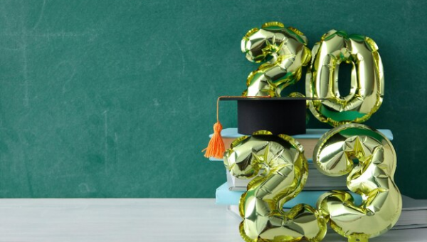 Perayaan Kelulusan Makin Meriah, Balon Wisuda Solusinya!