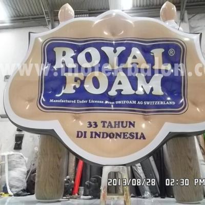 Balon Promosi Bentuk Papan Sebagai Display Logo Royal Foam